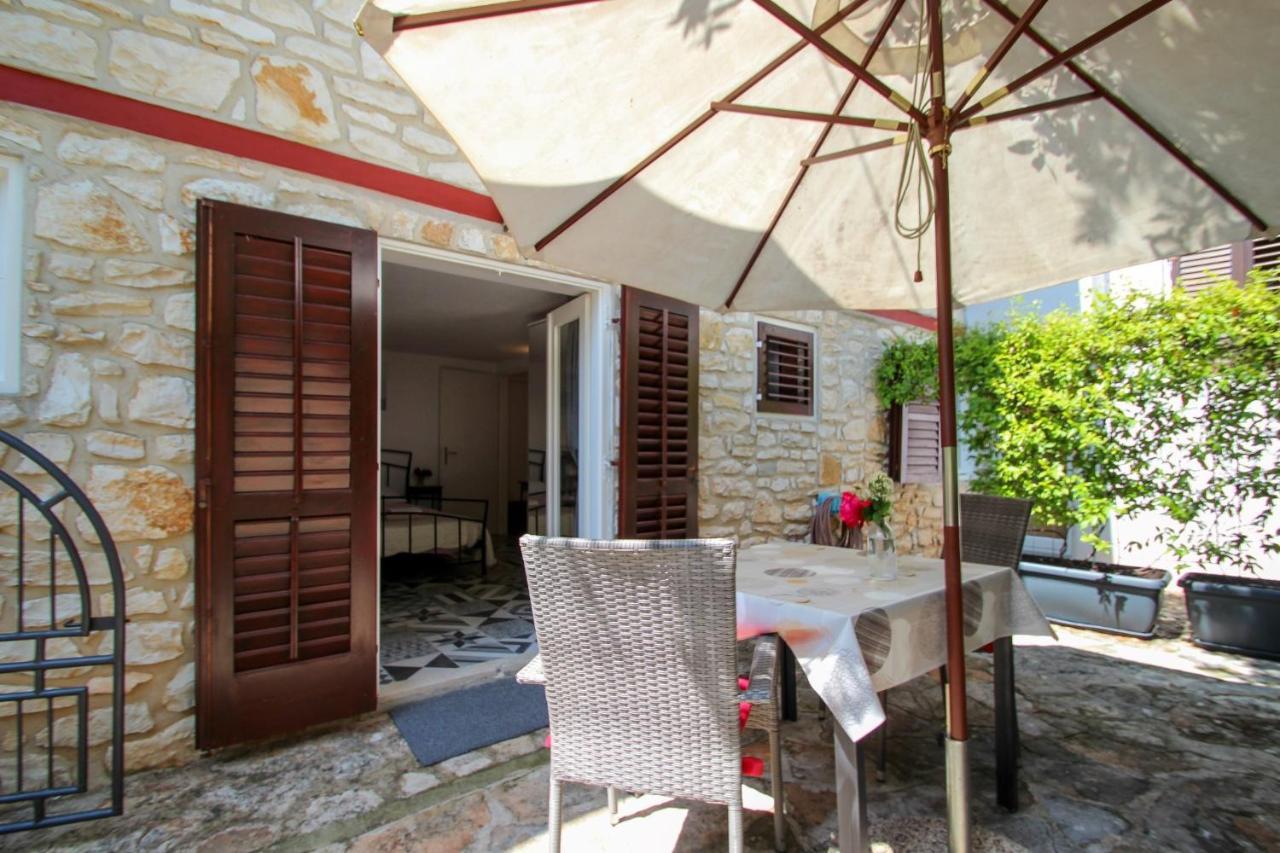 Carla Guest House Novigrad Istria Eksteriør billede