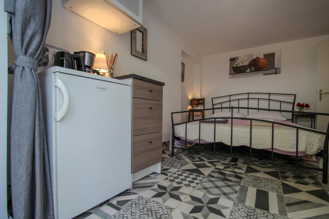 Carla Guest House Novigrad Istria Eksteriør billede